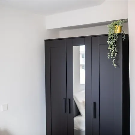 Happily 2 Bedroom Serviced 75m2 -nb306h- Apartment Rotterdam